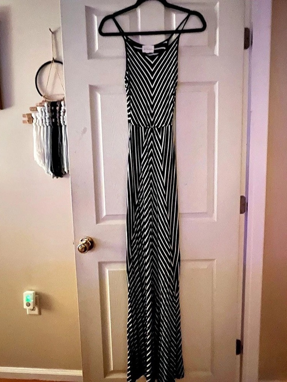 Olive + Oak Chevron Striped Spaghetti Strap Maxi Dress Black & White Small